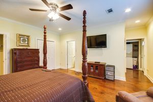 Alquiler Vacacional - Homey Greenwood Getaway w/ Patio & Backyard