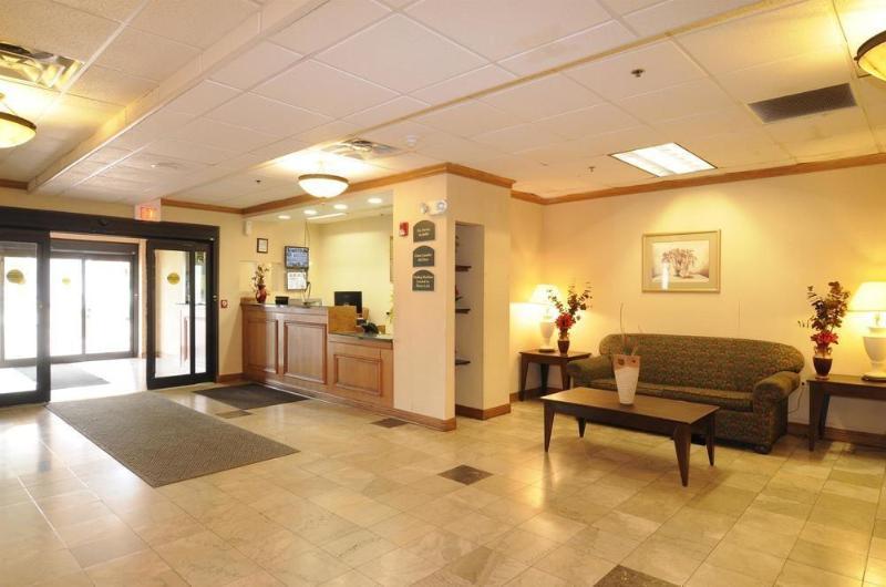 Vista Lobby Days Inn By Wyndham Calumet Park