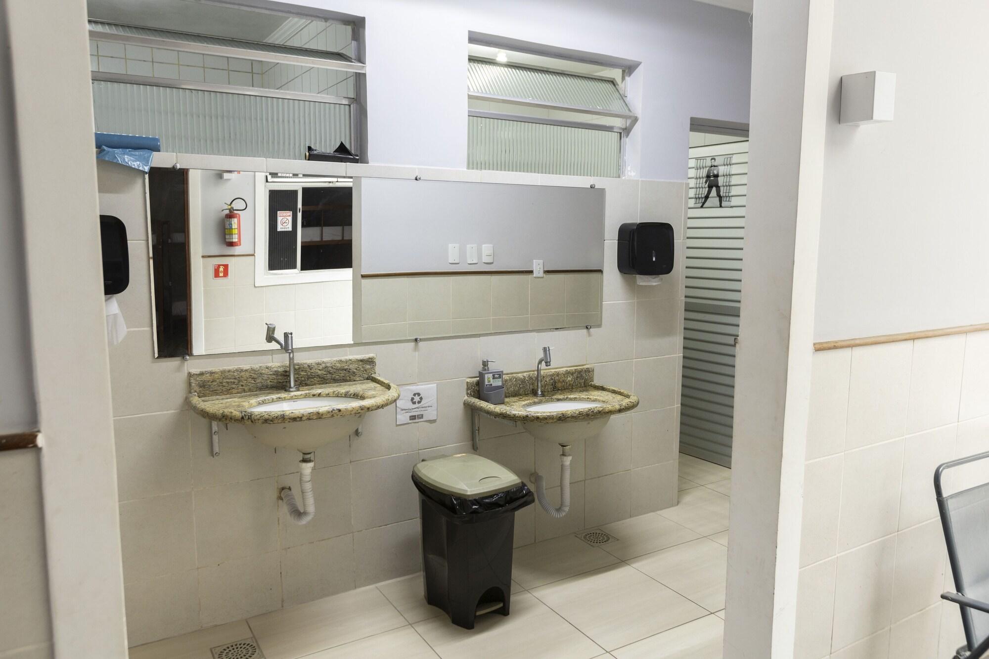 Equipamiento de Habitación HOSTEL DINIZ