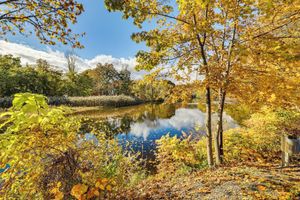 Alquiler Vacacional - 1 Mi to Main St: Riverside Torrington Apt w/ Yard