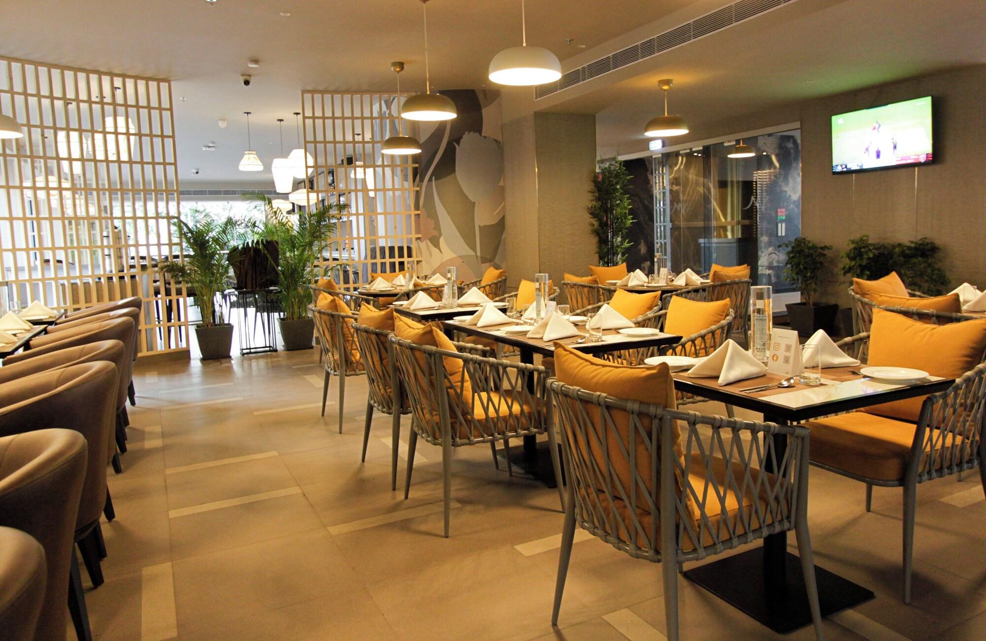 Restaurant Mercure Chandigarh Tribune Chowk