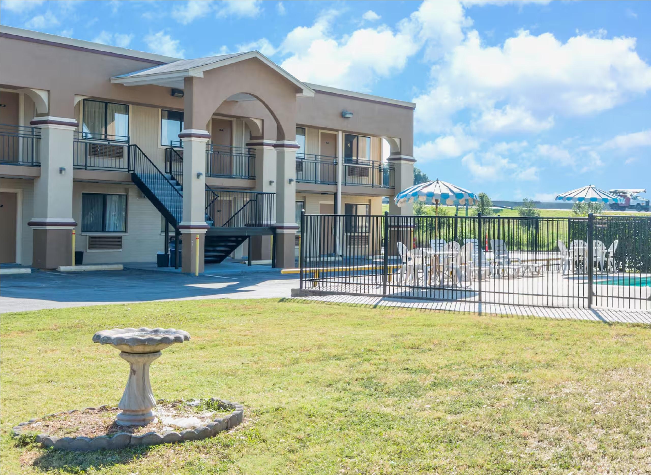 Vista Exterior Days Inn by Wyndham San Marcos