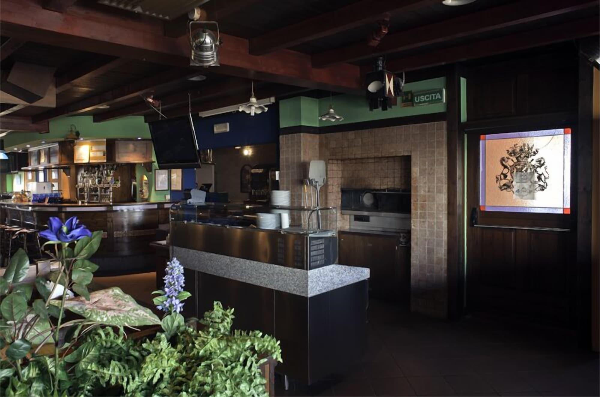 Bar/Salón Hotel Blue Ribbon