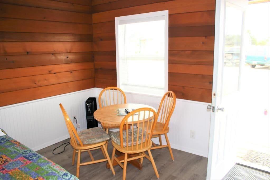 Restaurant The Lowtide Motel