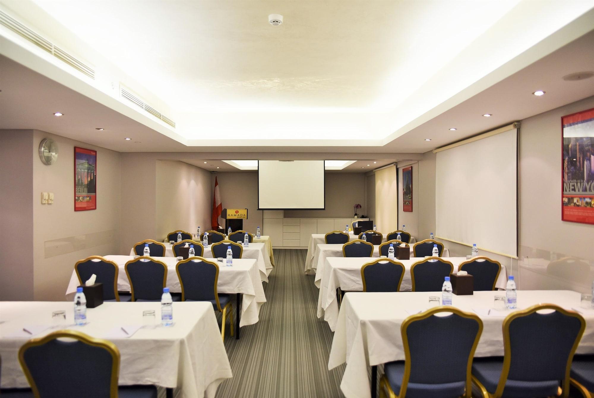 Sala de Reuniones Ramada by Wyndham Downtown Beirut