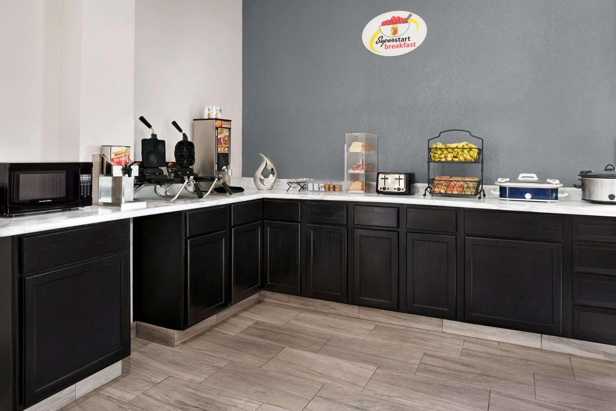 Restaurant Super 8 by Wyndham Des Moines