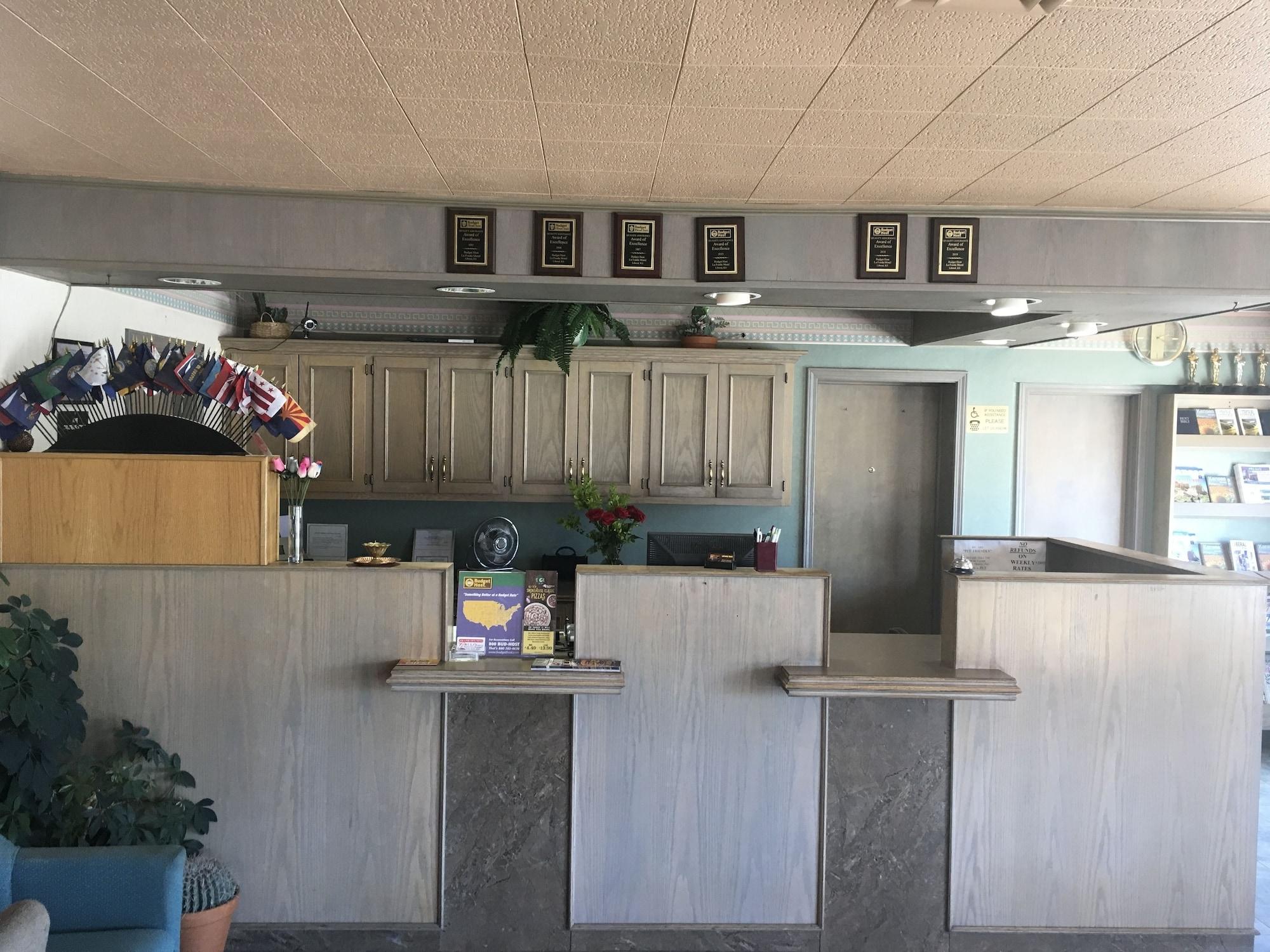 Vista Lobby Budget Inn La Fonda Motel