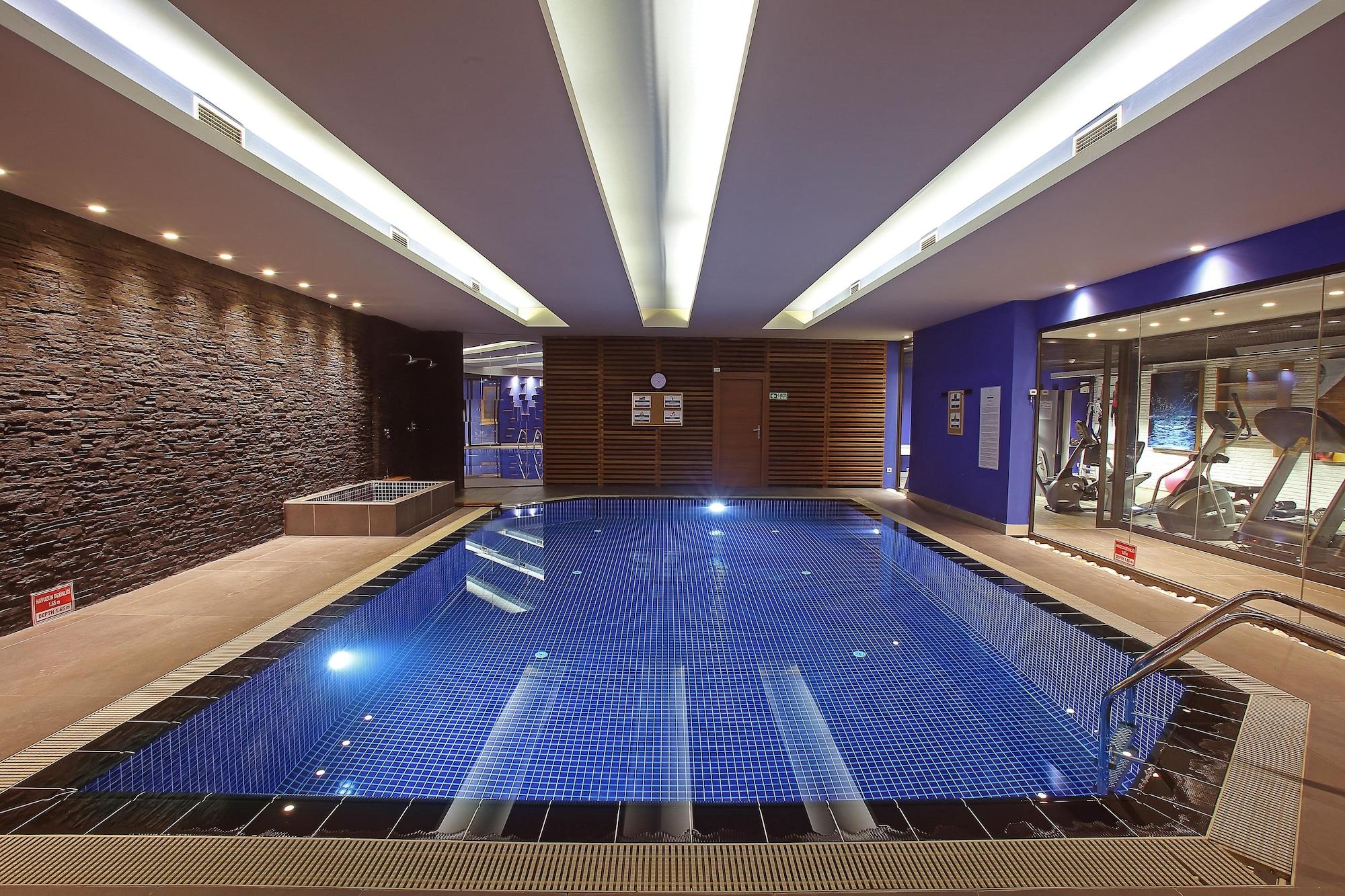 Vista Piscina Wes Hotel Izmit