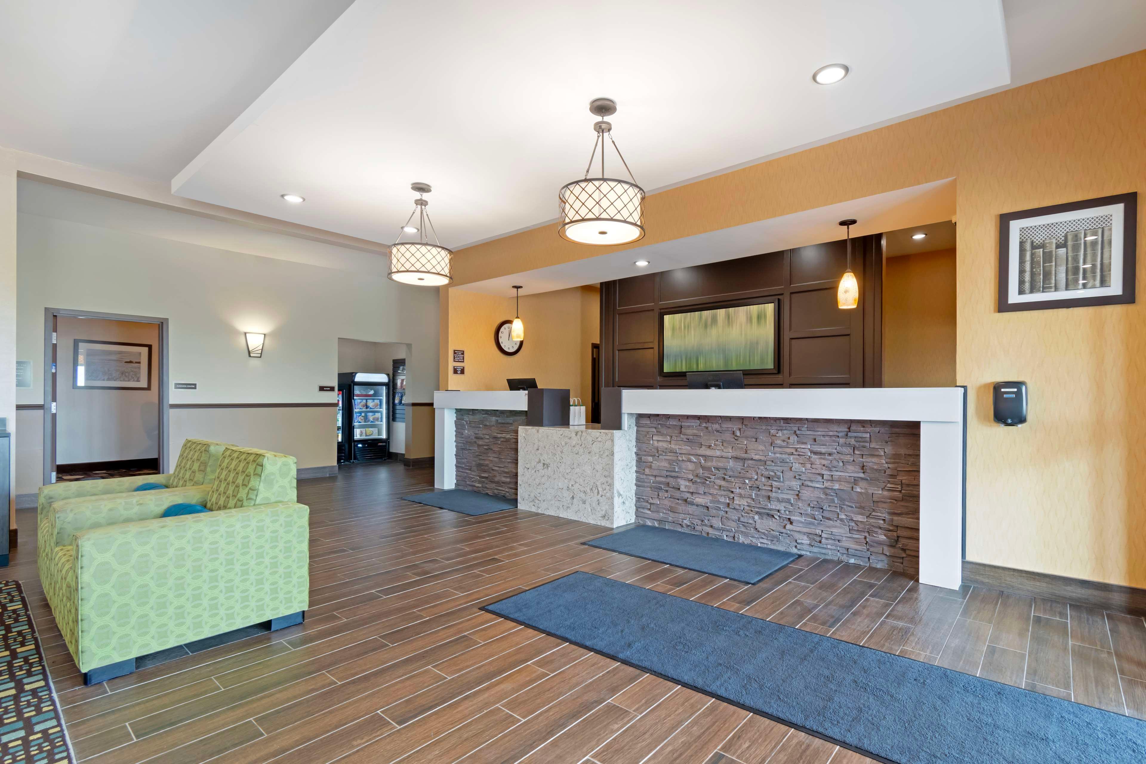 Vista Lobby Best Western Plus Moosomin Hotel