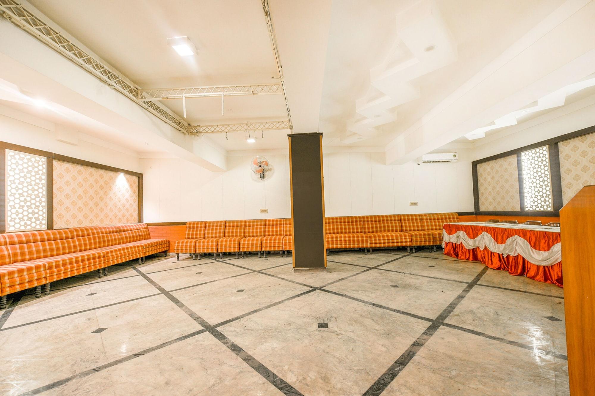 Restaurant Fabhotel Nanda