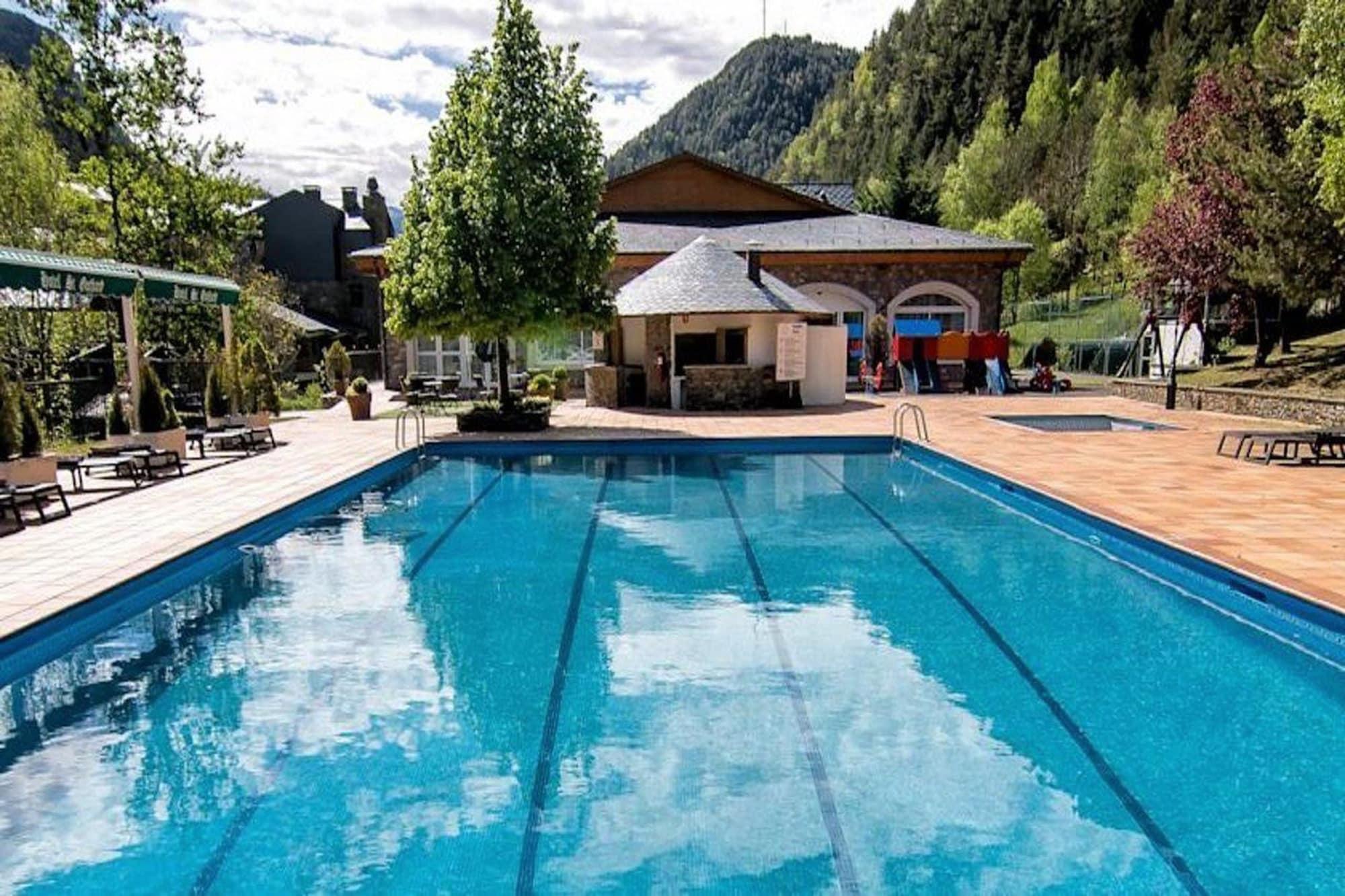 Vista Piscina Residencia Daina