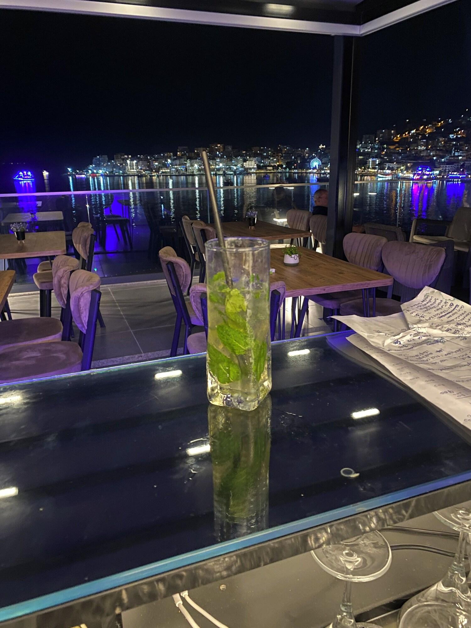 Bar/Salón Julia Hotel