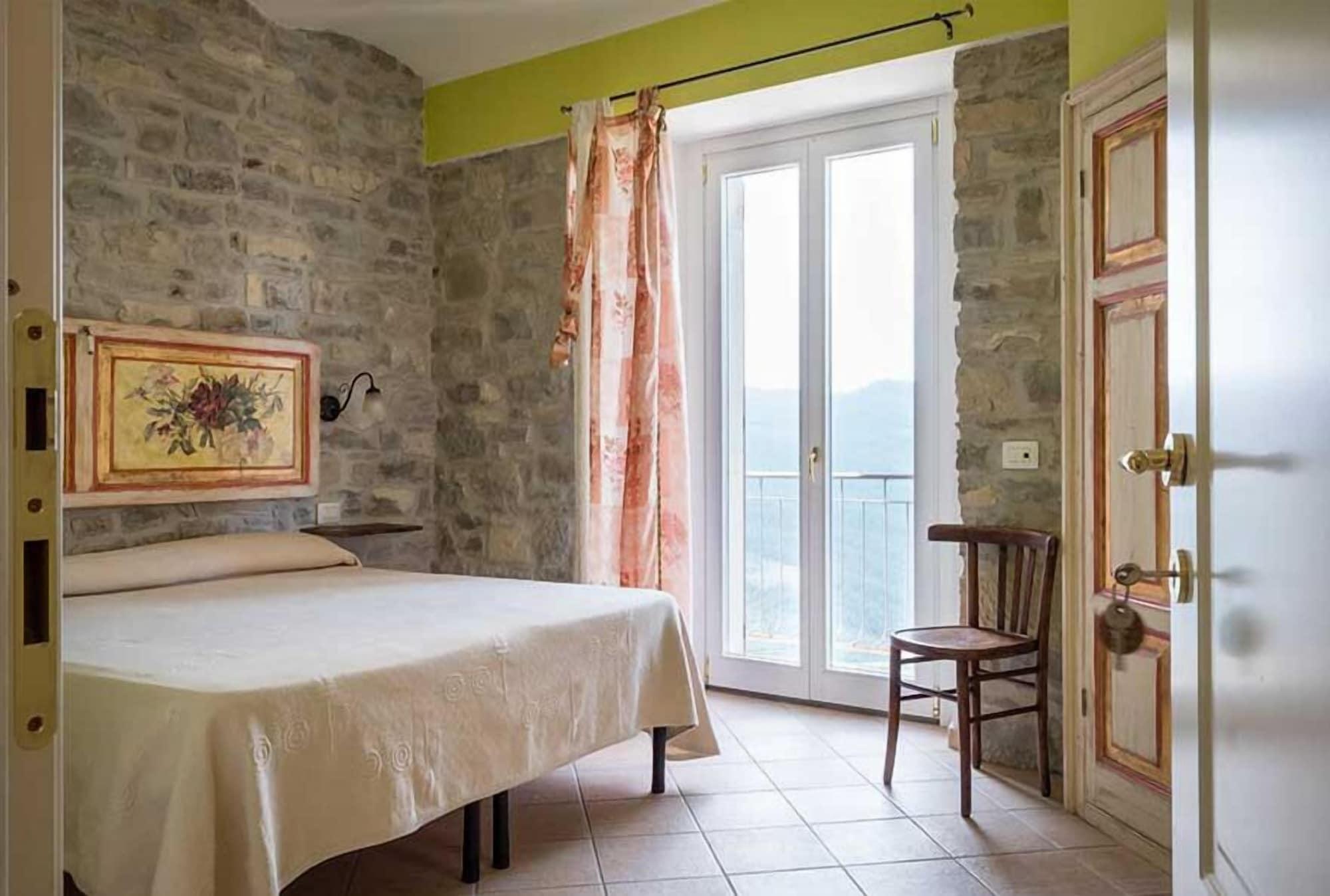 Varios Borgo San Pietro