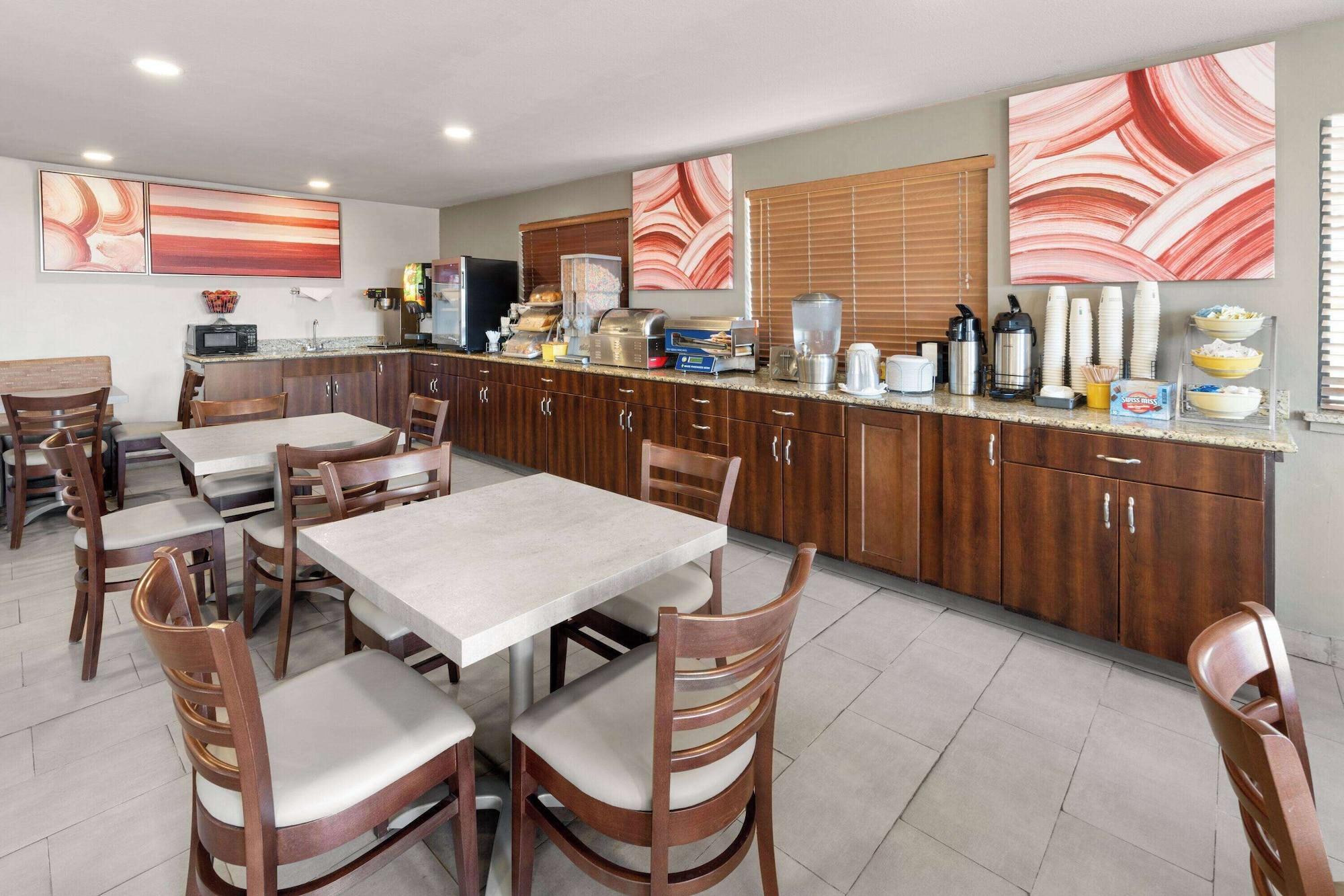 Restaurant SYLO Hotel Denver Airport, a Ramada by Wyndham