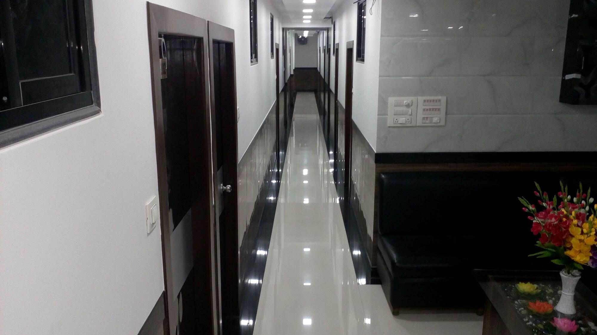 Varios Hotel Sion Residency