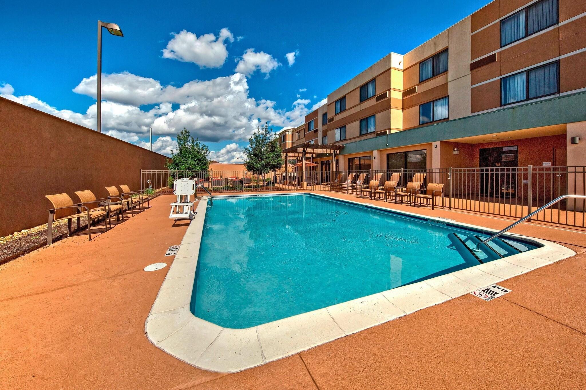 Vista Piscina Courtyard by Marriott Alexandria
