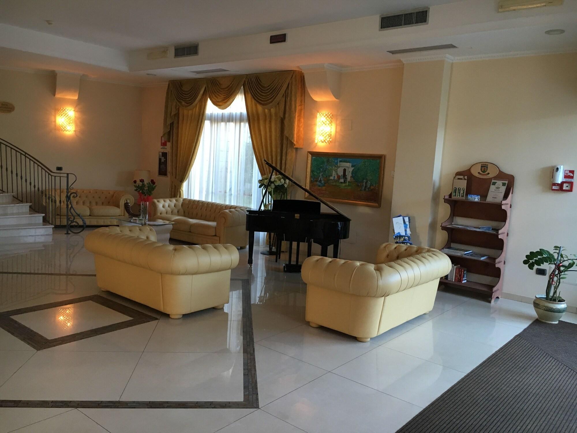 Vista Lobby Albatres Palace Hotel