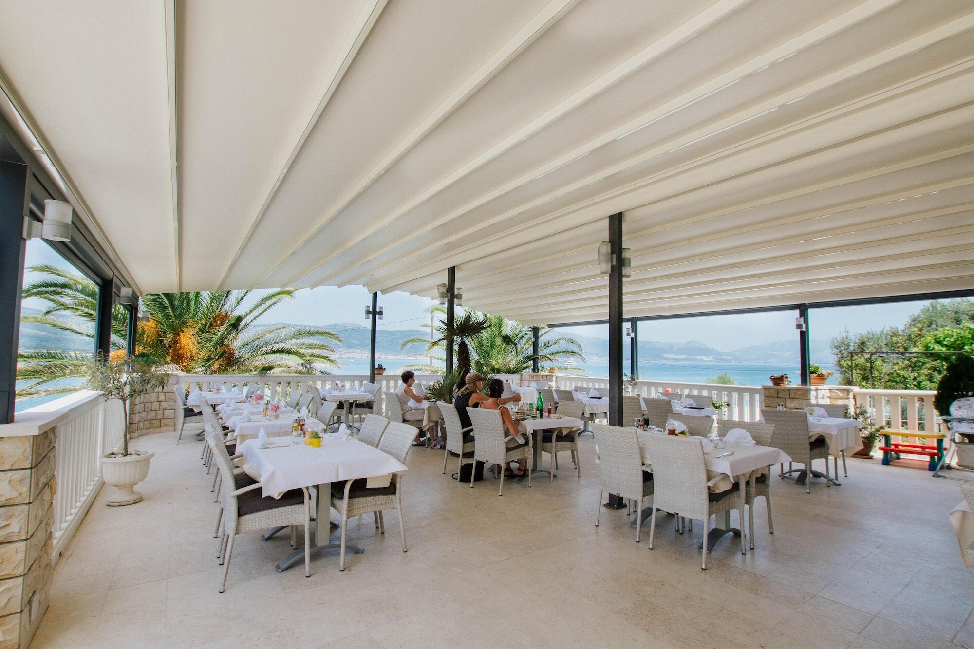 Restaurant Hotel Vila Tina