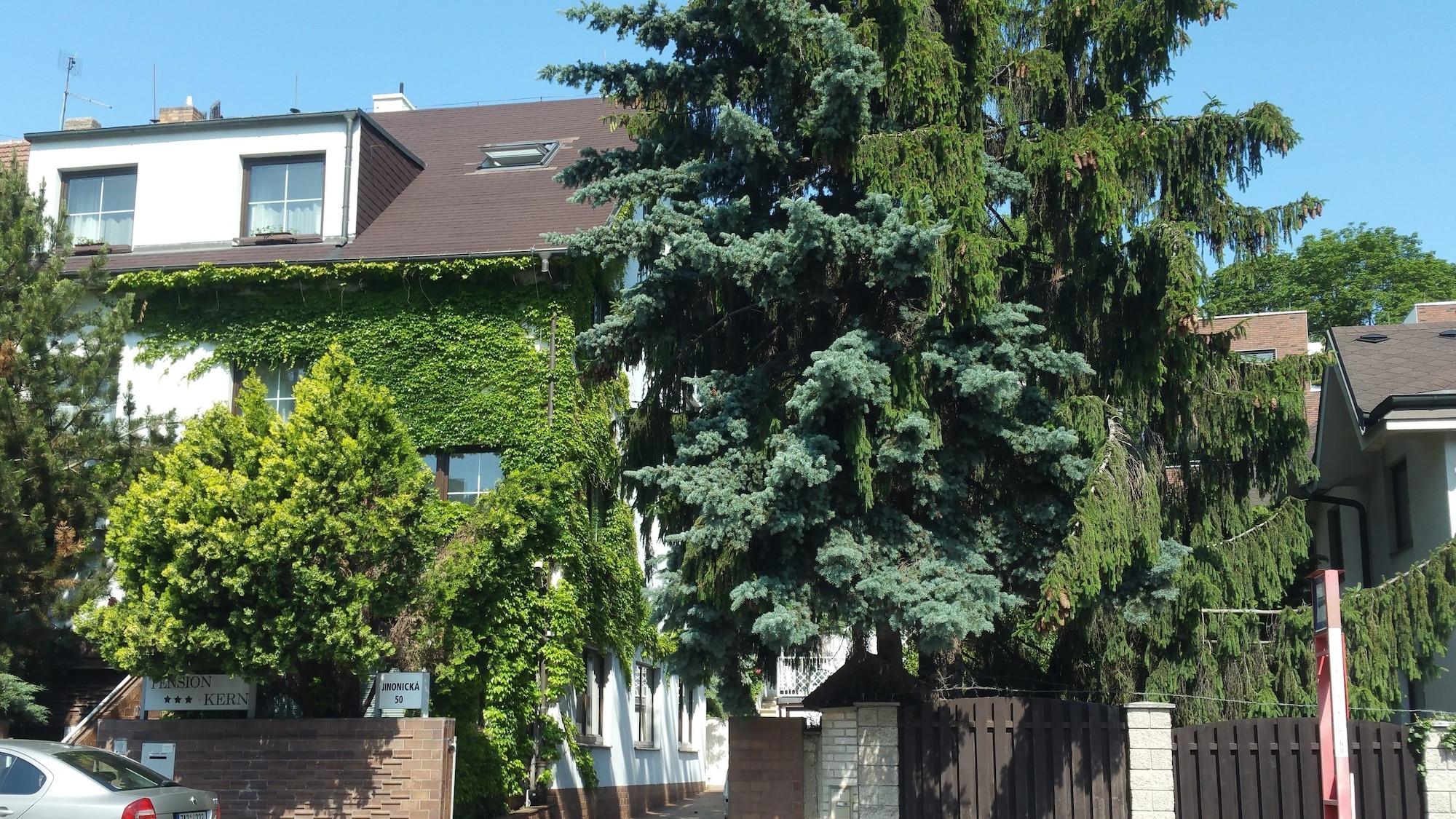 Vista Exterior Pension Kern