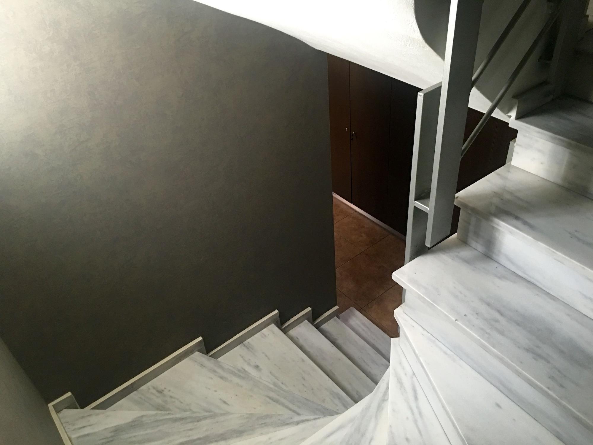 Varios Mc Queen Rooms & Apartments