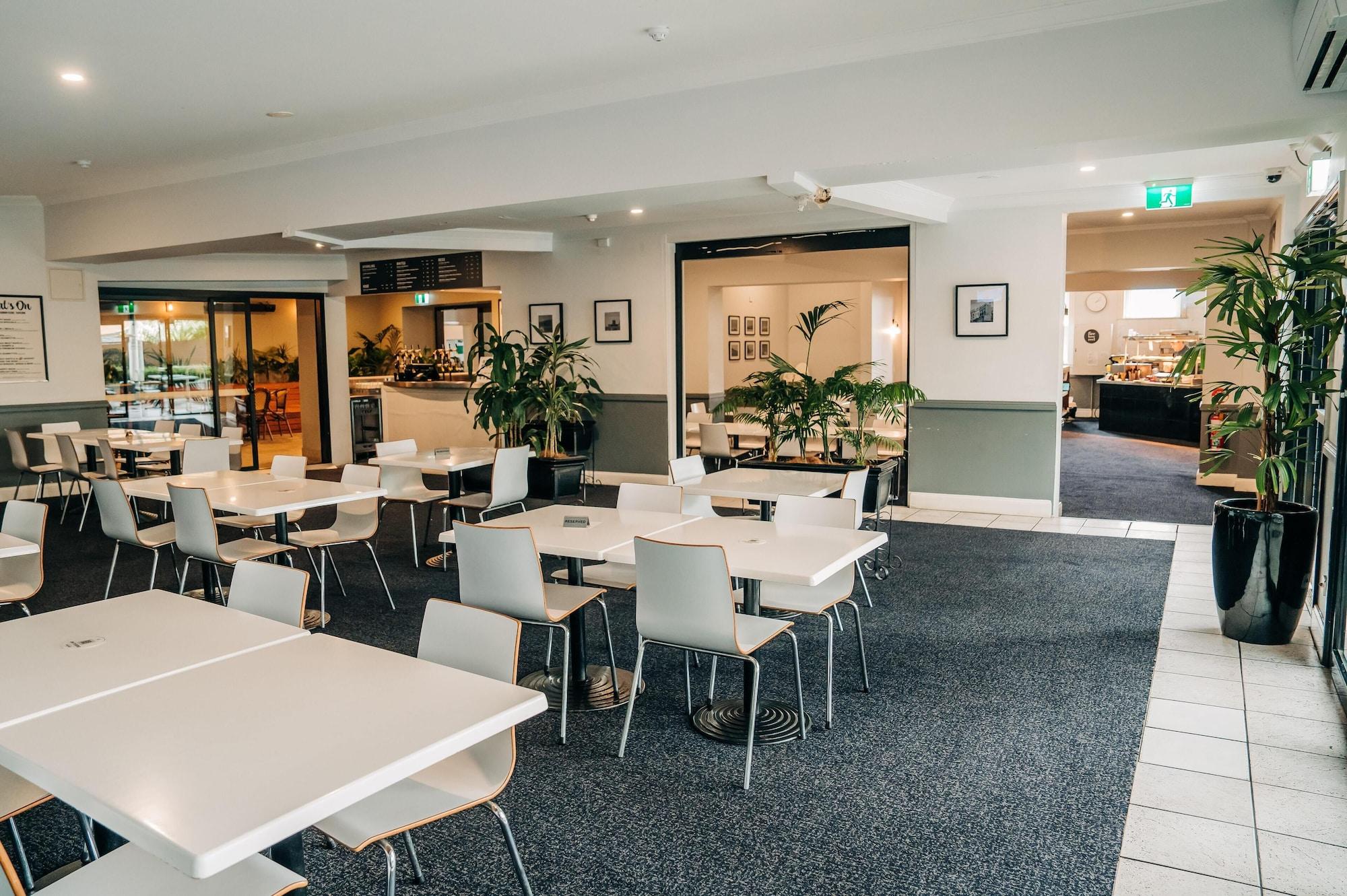 Restaurant The Sunnyside Tavern, Broadmeadow