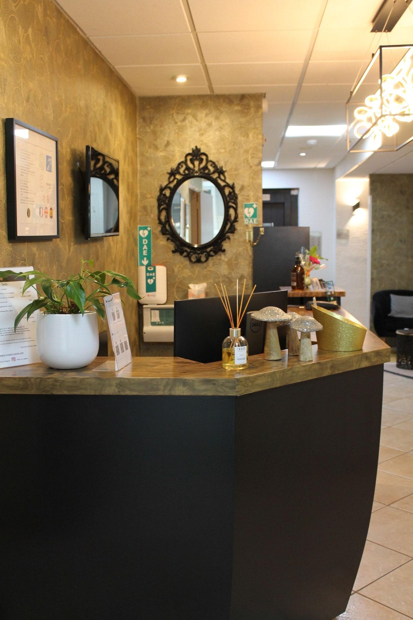 Vista Lobby Le Regina