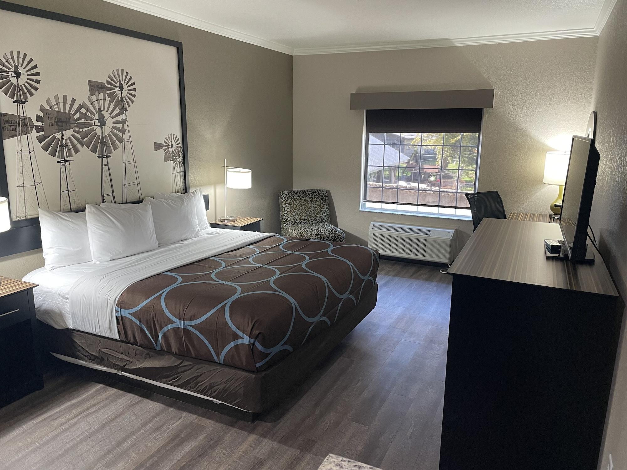 Habitación Super 8 by Wyndham San Antonio/Alamodome Area