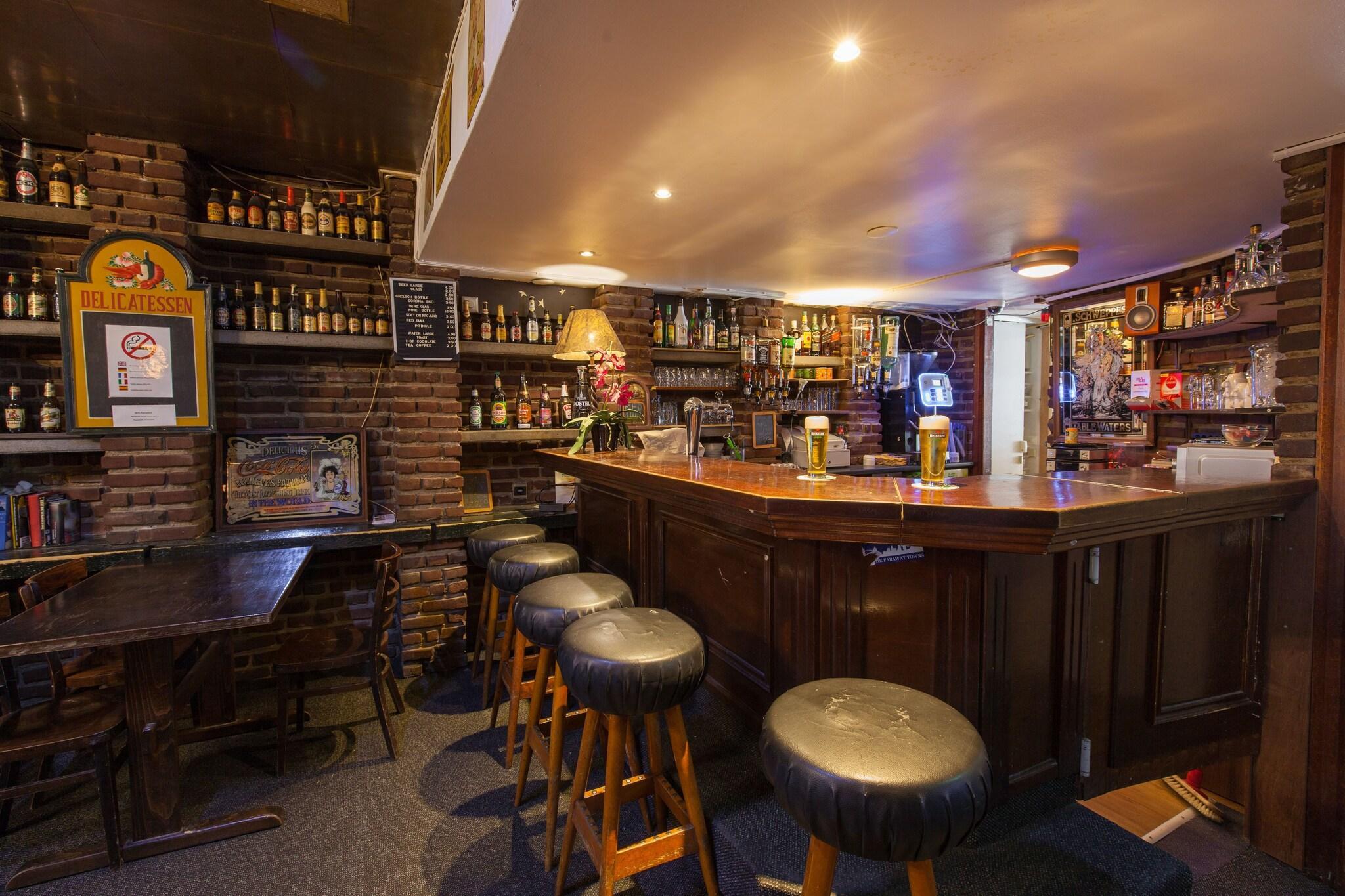Bar/Salón Travel