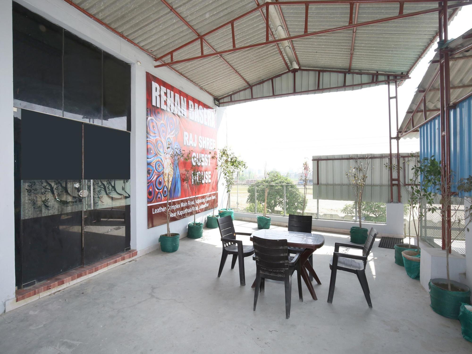 Comodidades del Alojamiento OYO 12871 Rehan Basera