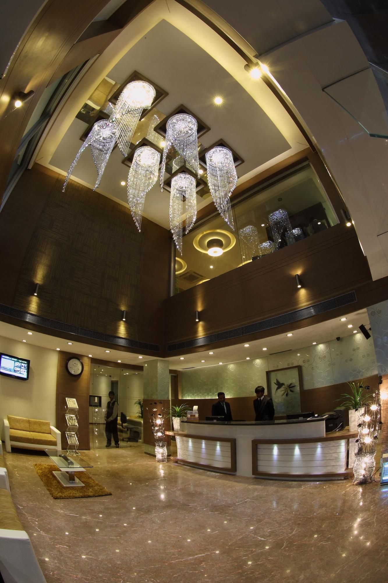 Vista Lobby Pearl Hotel & Banquets