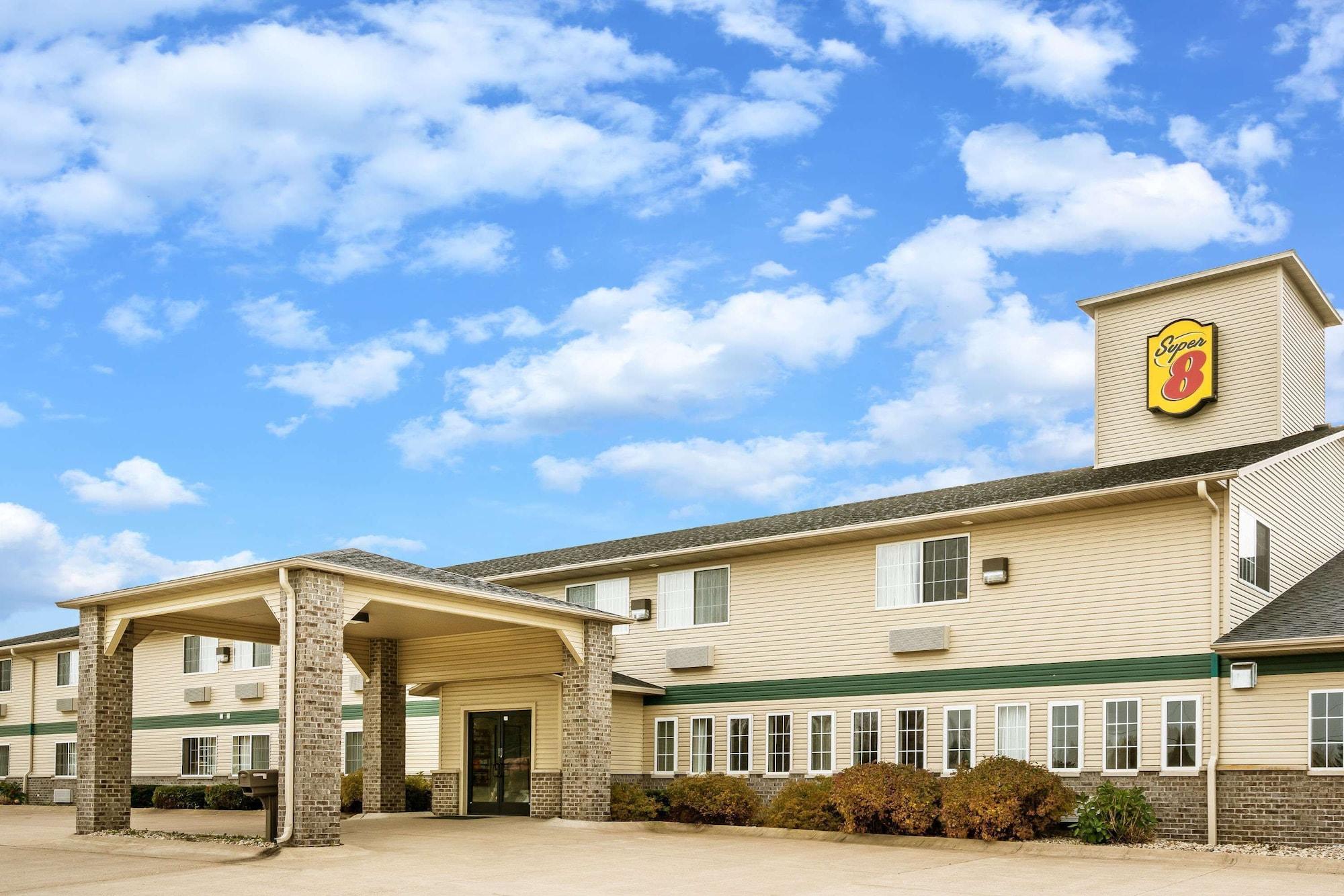 Varios Super 8 by Wyndham Neillsville WI