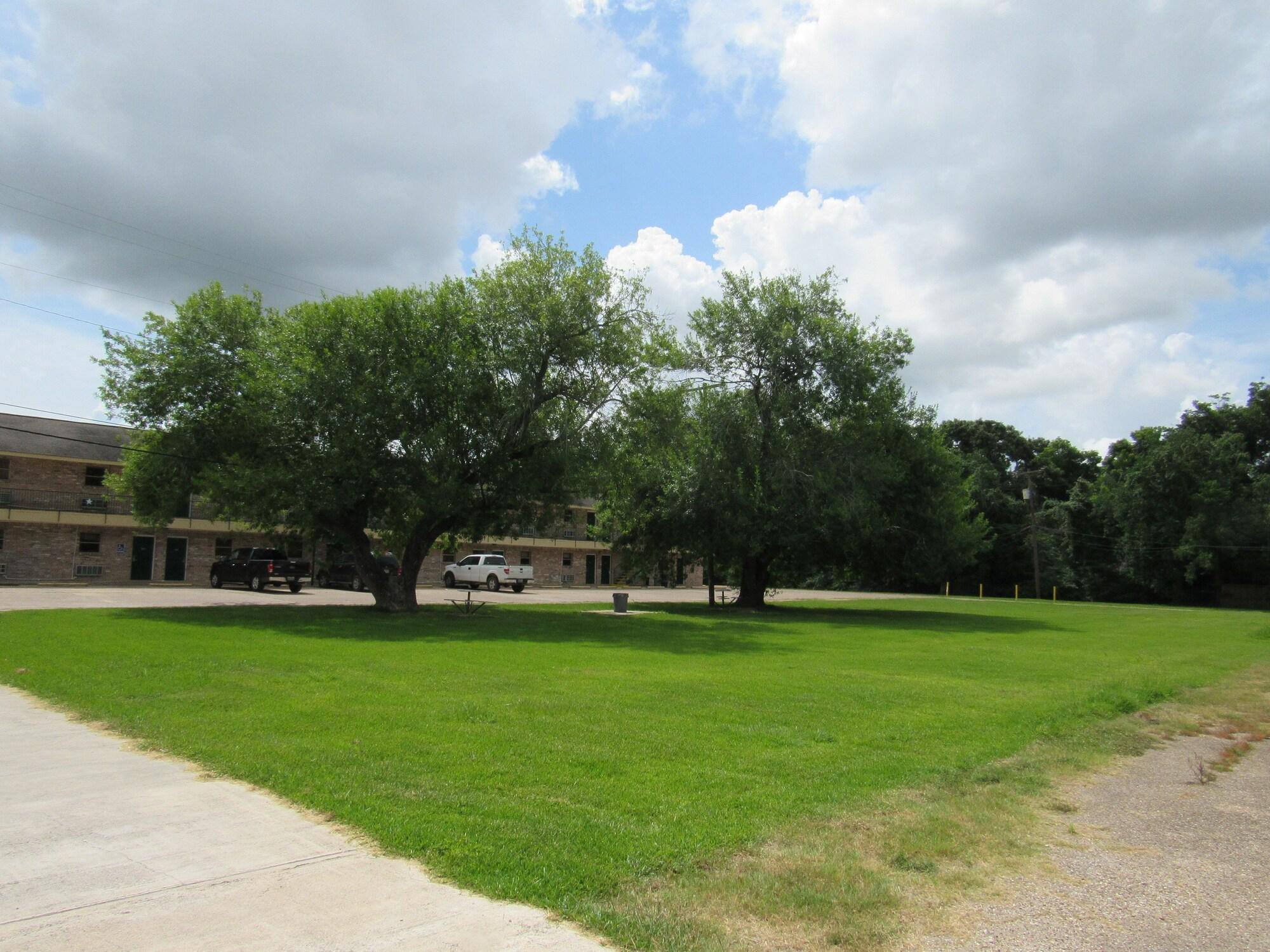 Vista Exterior Alvin Extended Stay