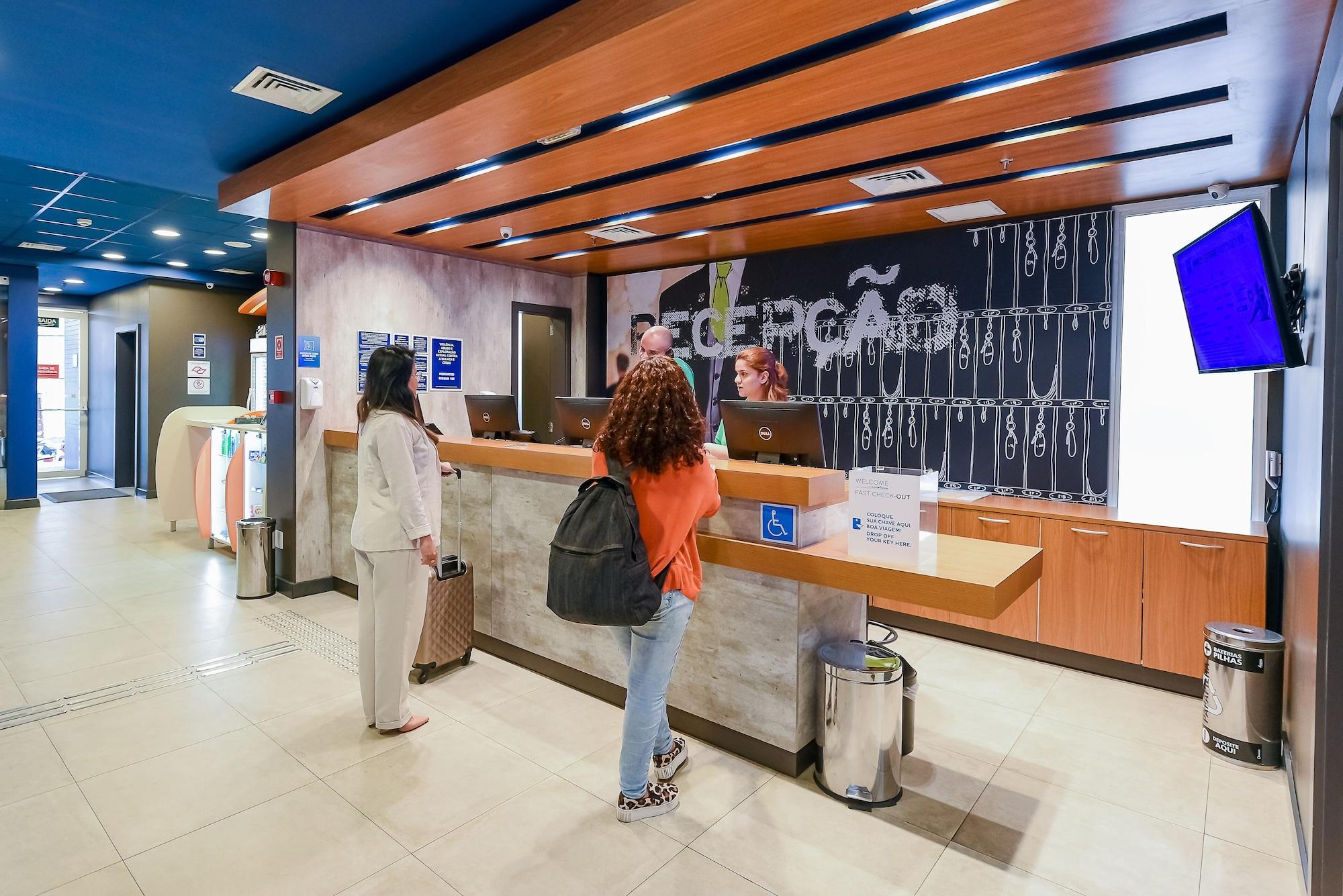 Vista Lobby ibis budget Santos Gonzaga