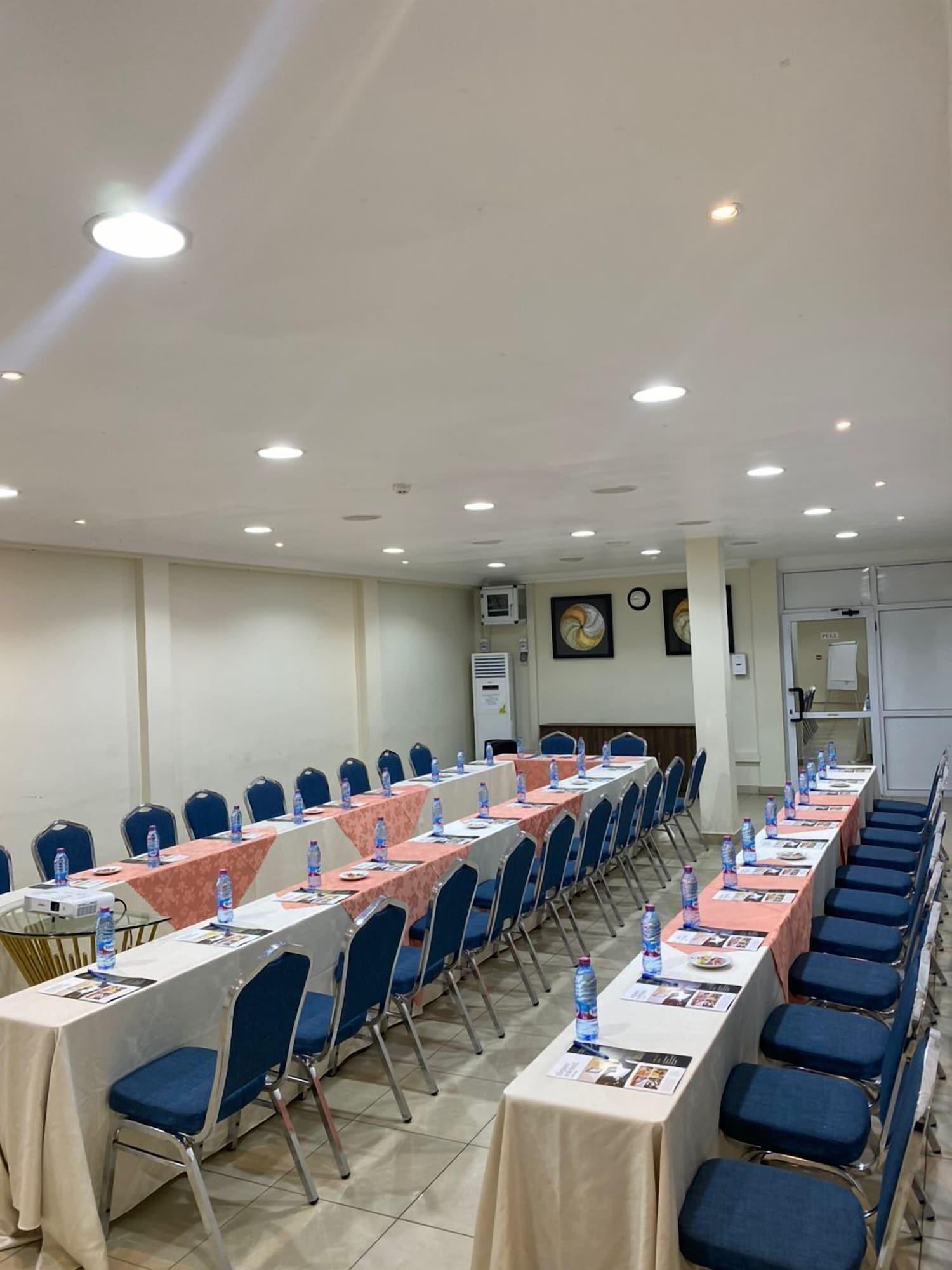 Sala de Reuniones Airport West Hotel