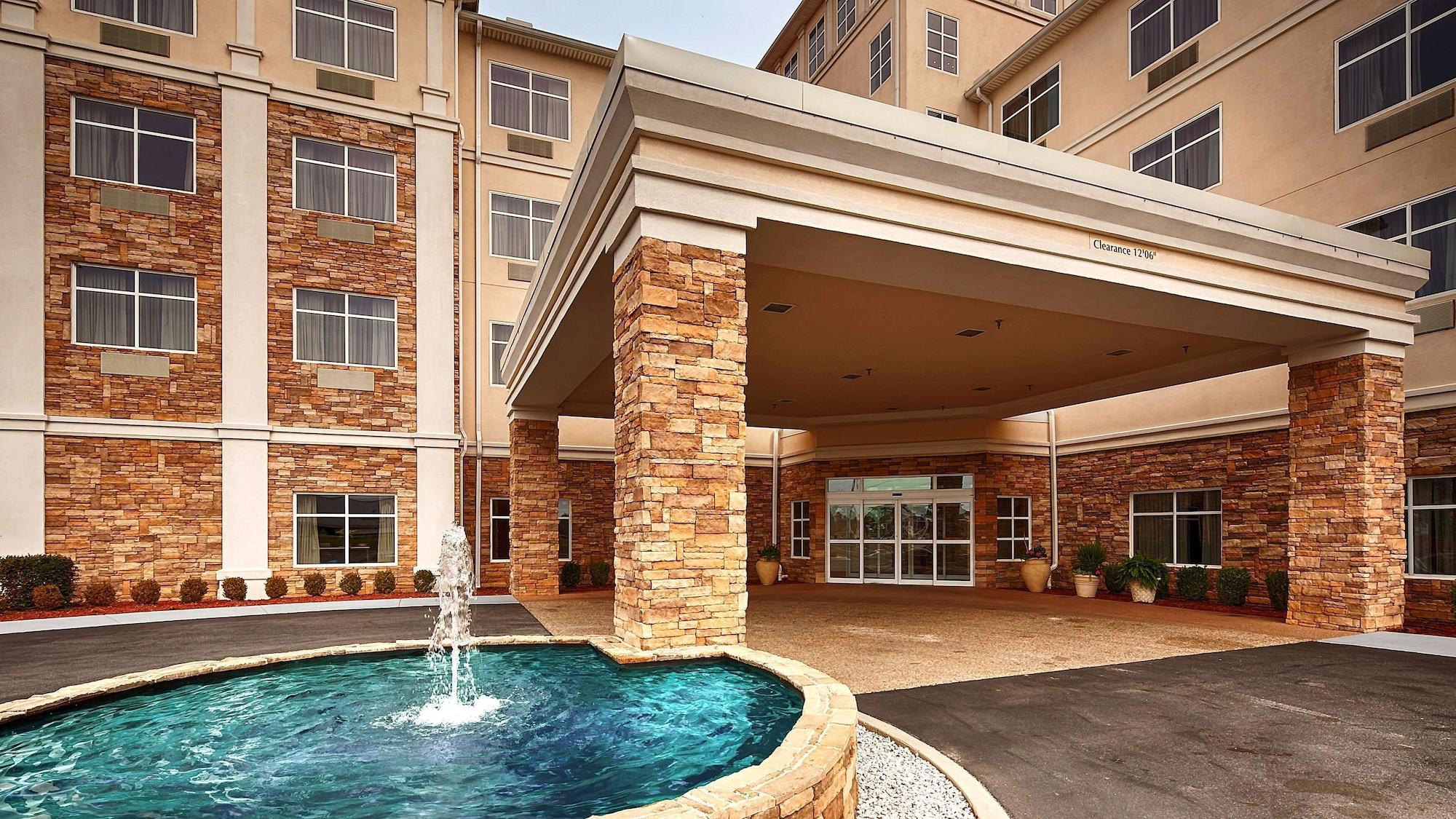 Vista Exterior Best Western Plus Rose City Conference Center Inn