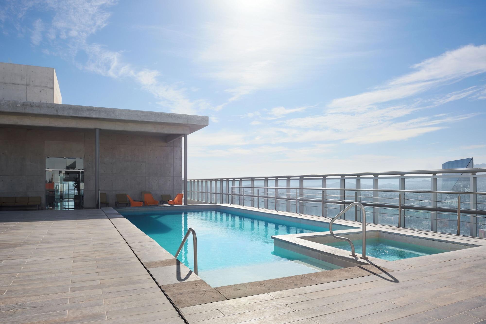 Vista Piscina Hilton Garden Inn Chihuahua