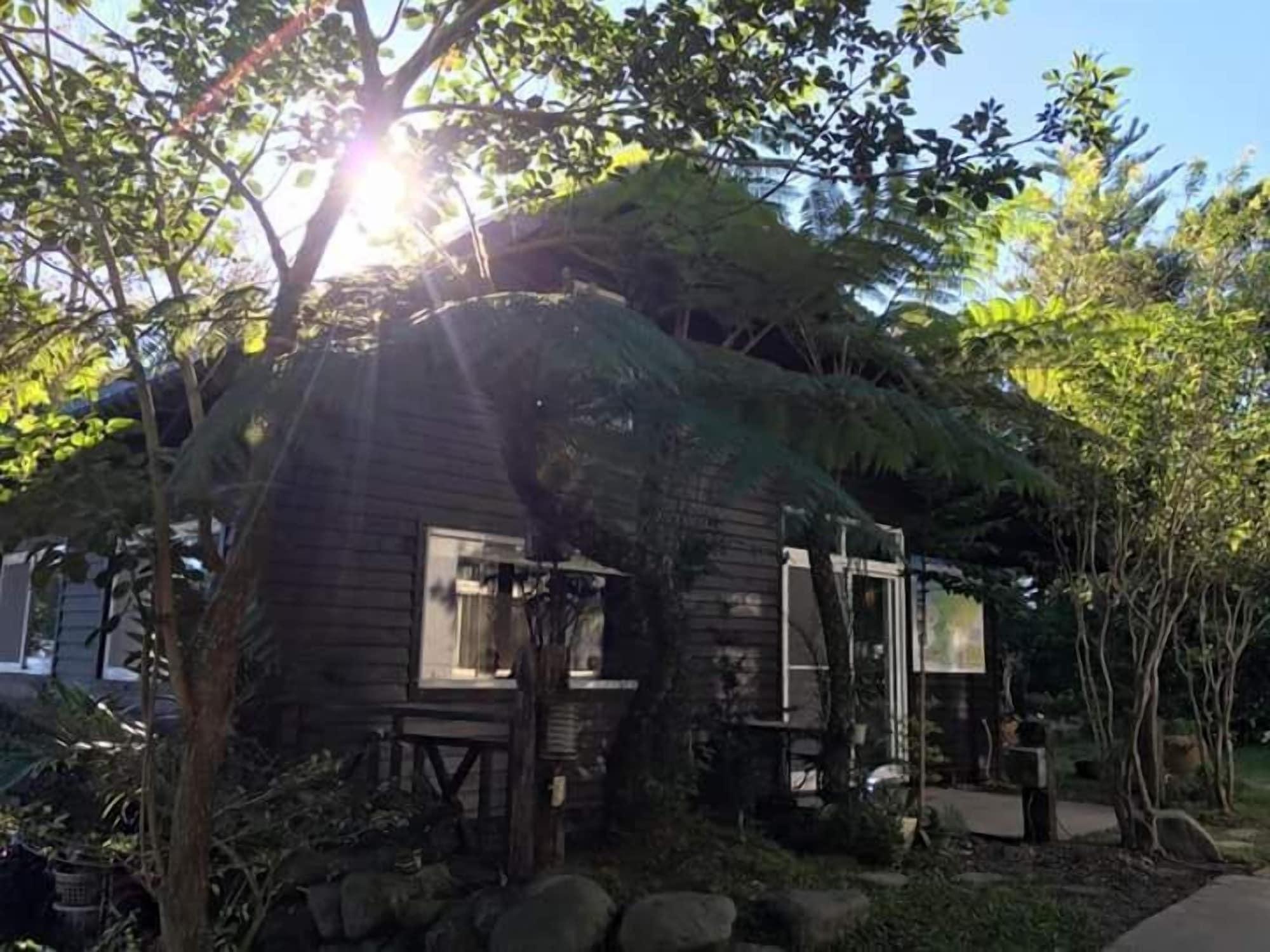 Vista Exterior GOOSE NEST Garden B&B
