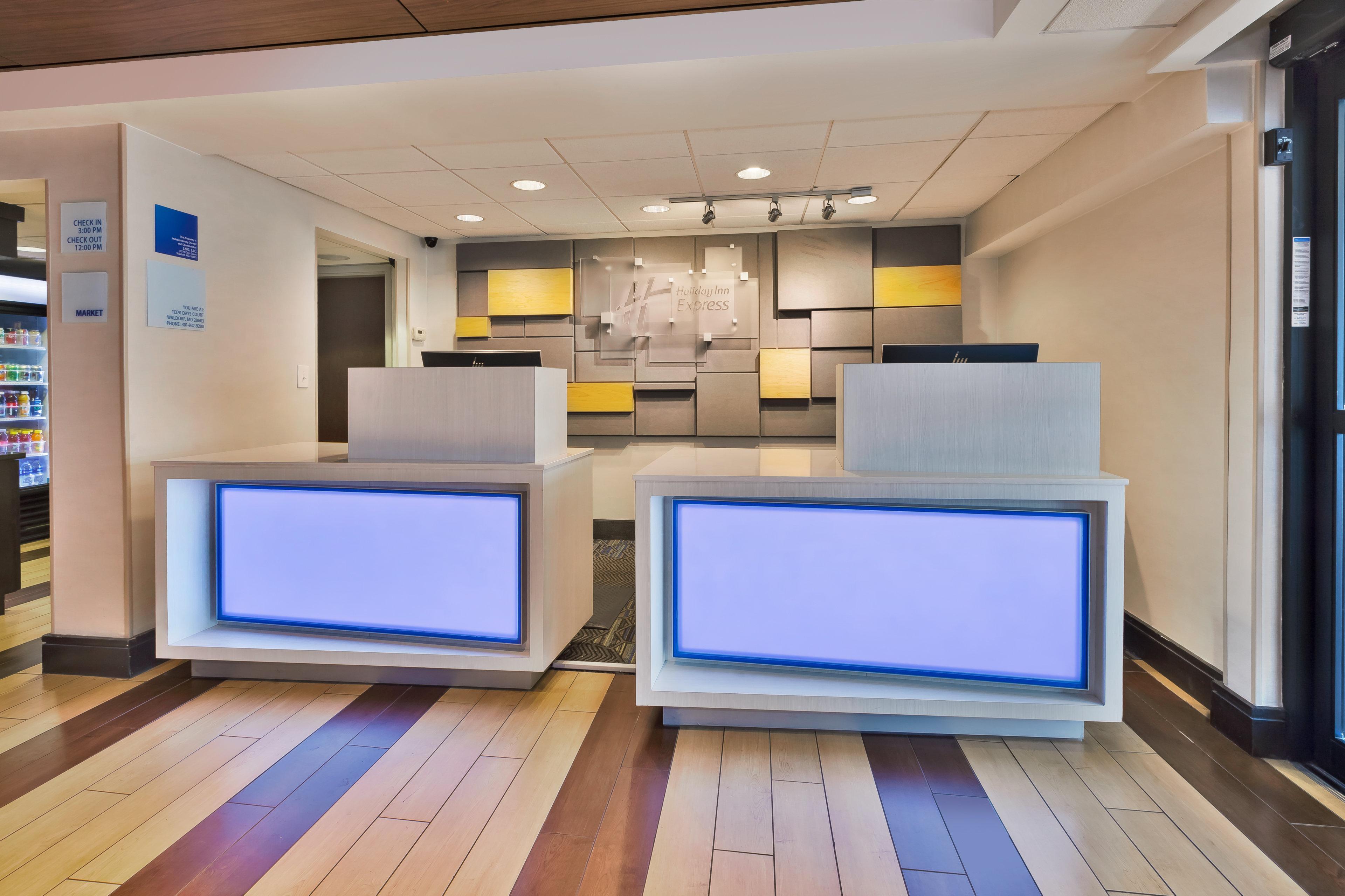 Vista Lobby Holiday Inn Express Waldorf by IHG