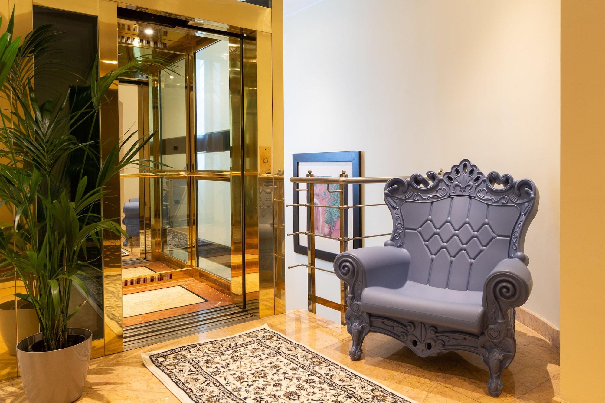 Vista Lobby Hotel Silver