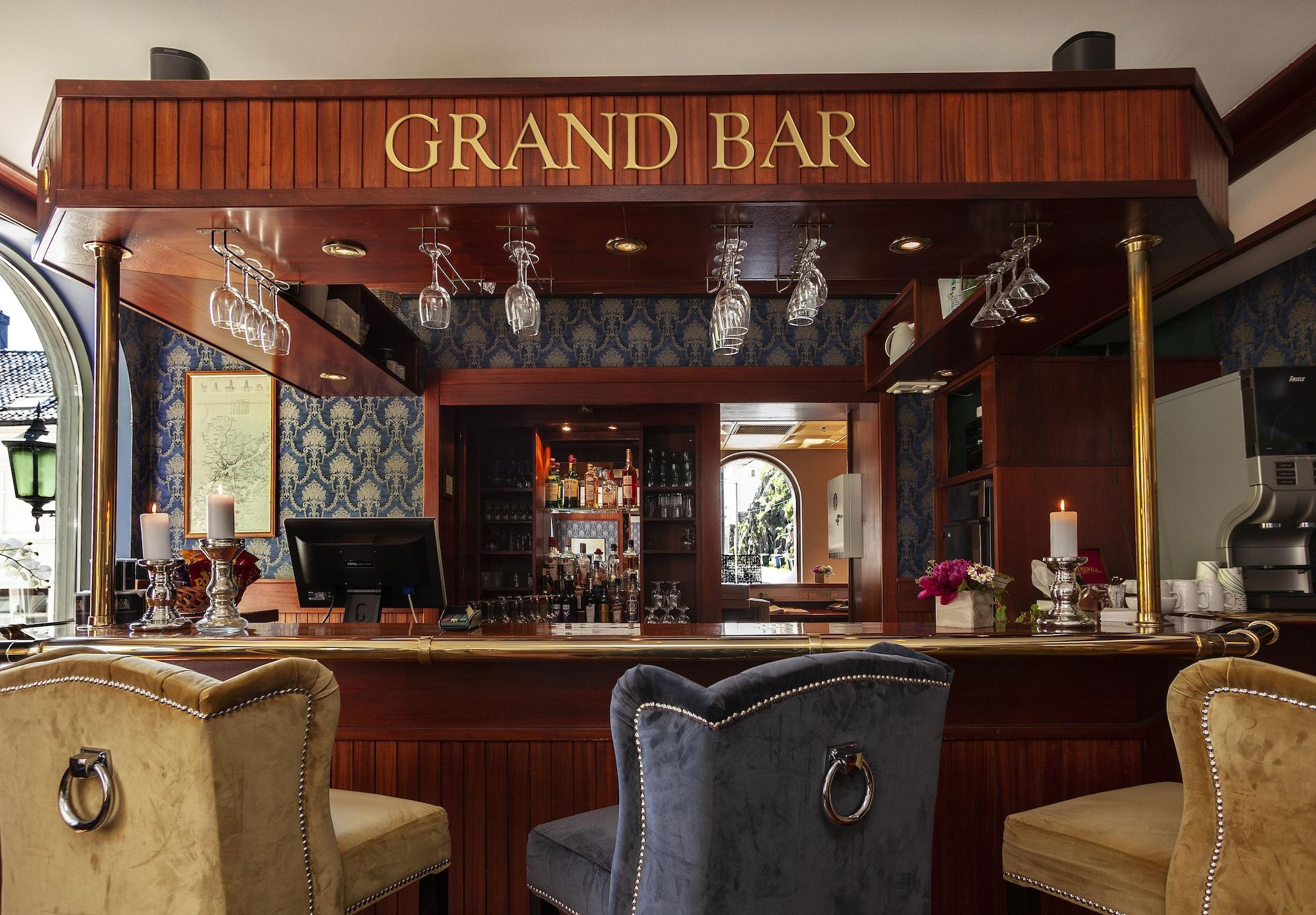 Bar/Salón Grand Hotel Arendal - Unike Hoteller