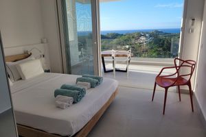 Arriendo temporal - Seaview queen room with 2 shared bathrooms