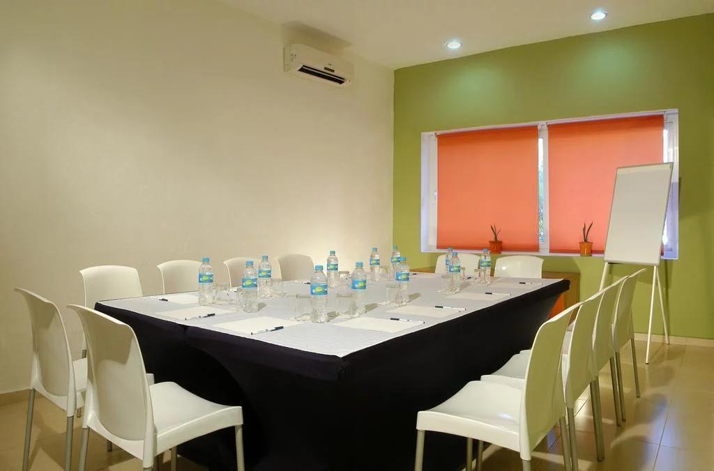 Sala de Reuniones one Puerto Vallarta Aeropuerto