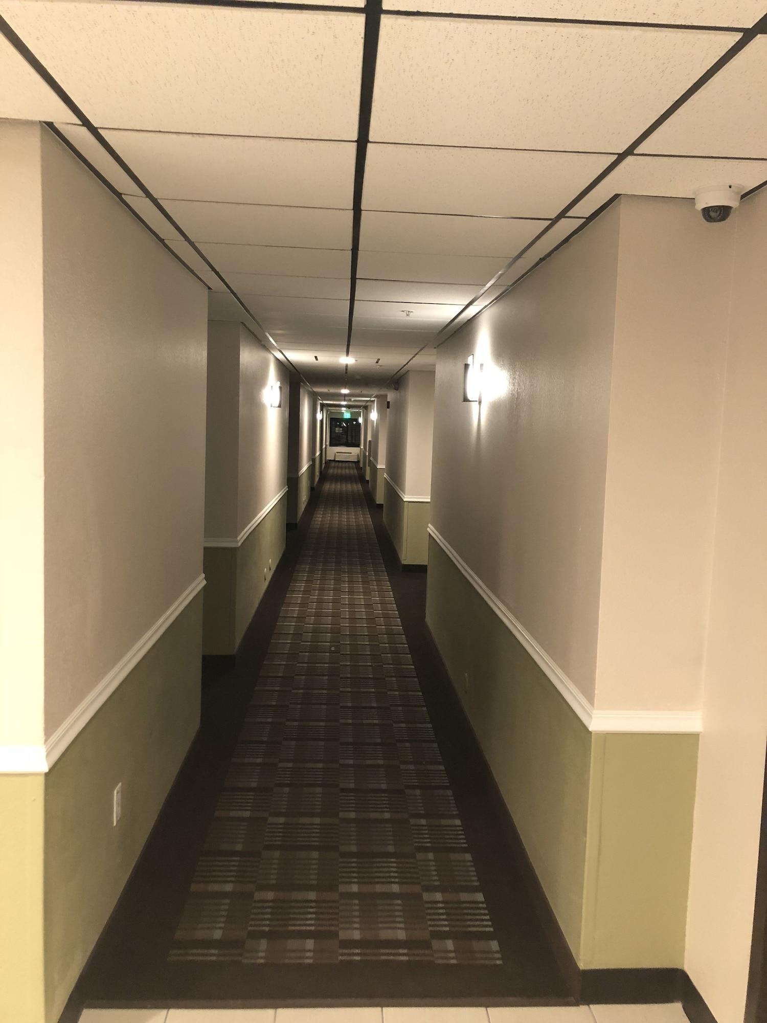 Varios Baymont by Wyndham Phoenix I-10 near 51st Ave