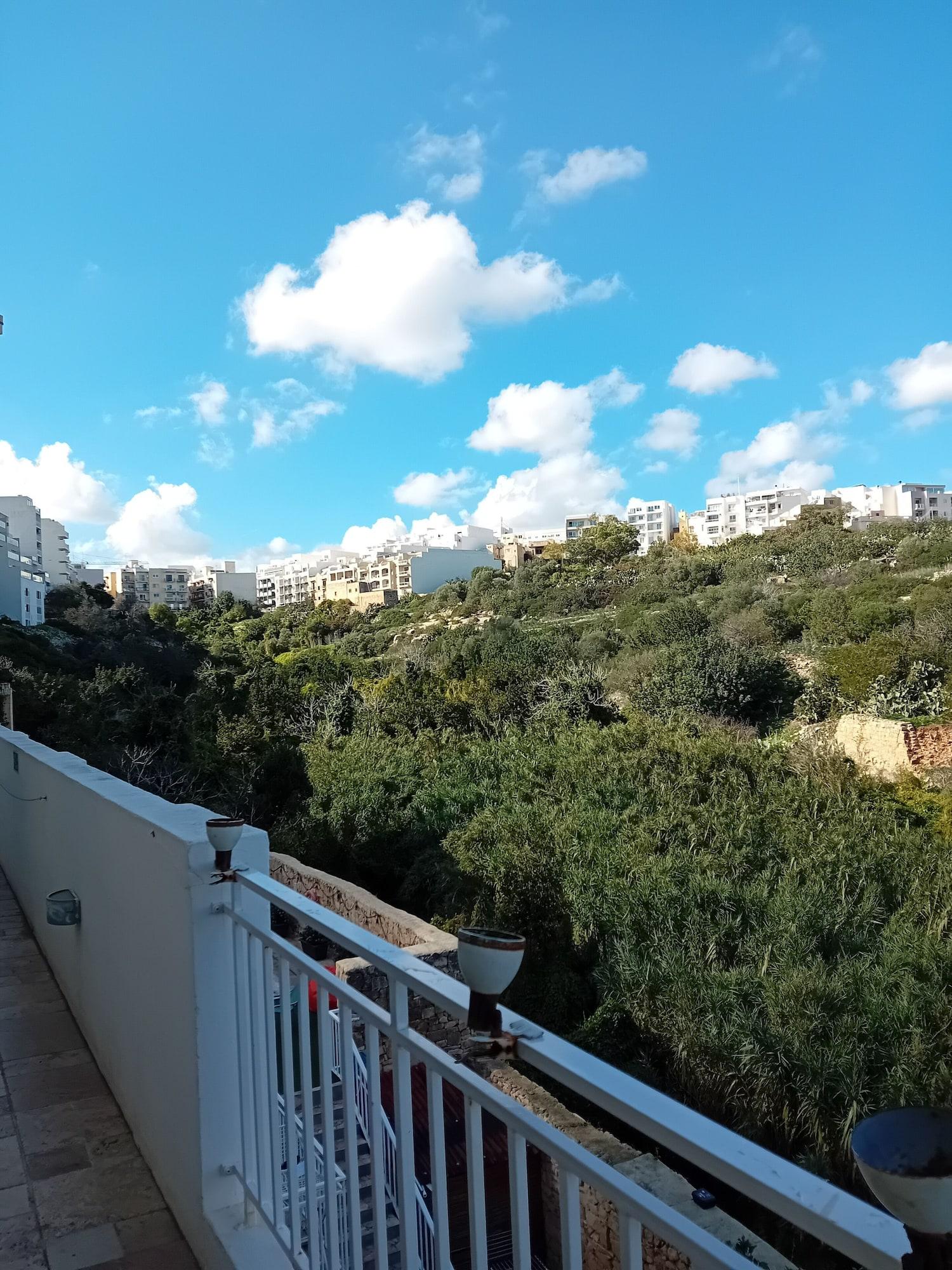 Vista Exterior Follow the Sun Boutique Hostel - Pool, Breakfast & Sea Views