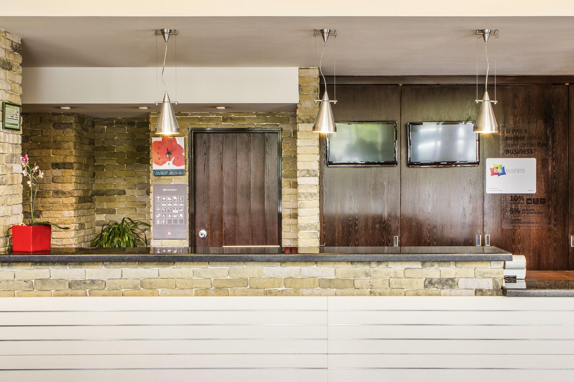 Vista Lobby Ibis Guimaraes