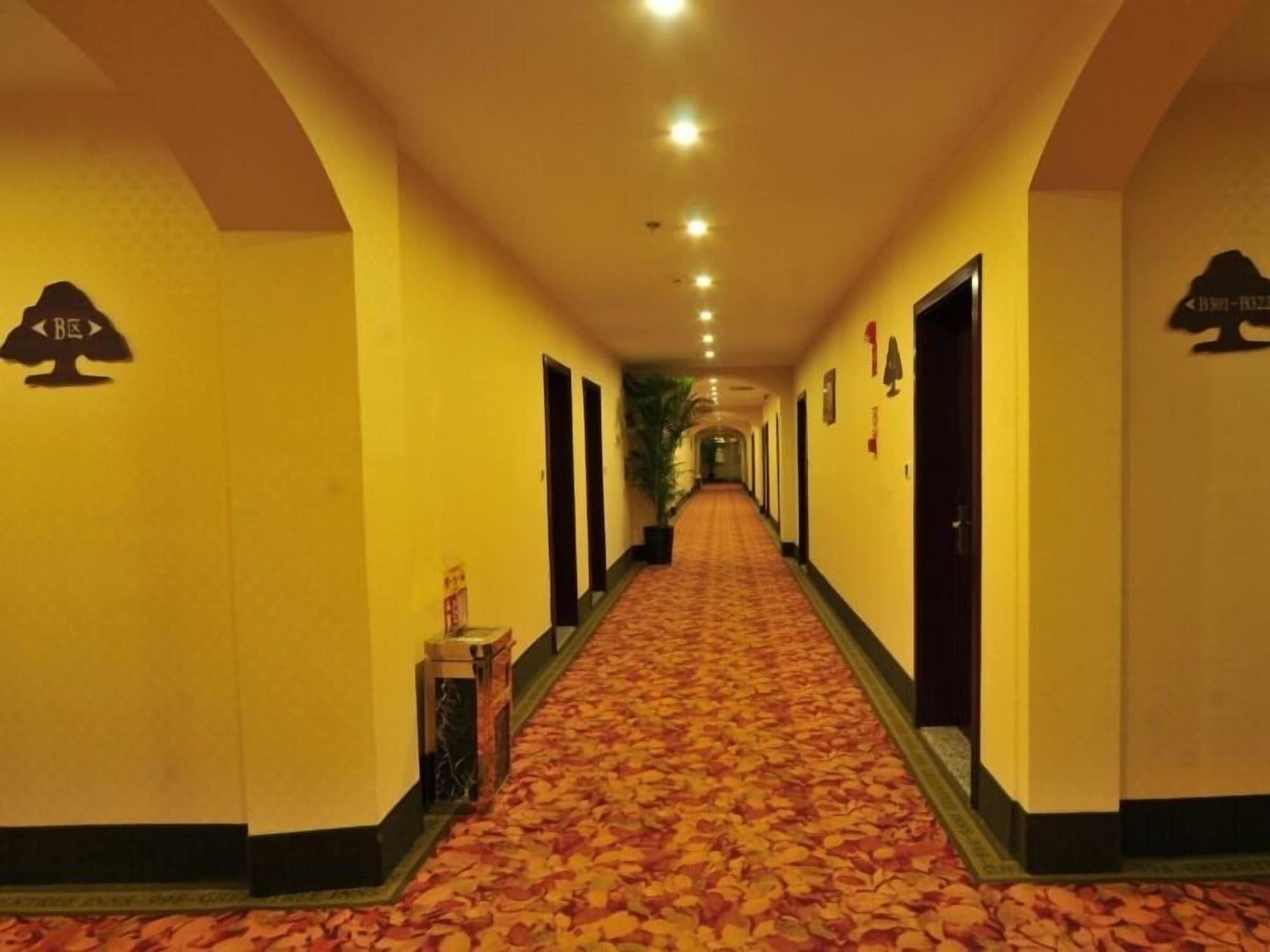 Varios GreenTree Inn Kunming Chenggong University City HSR Station Shilin Street Express Hotel