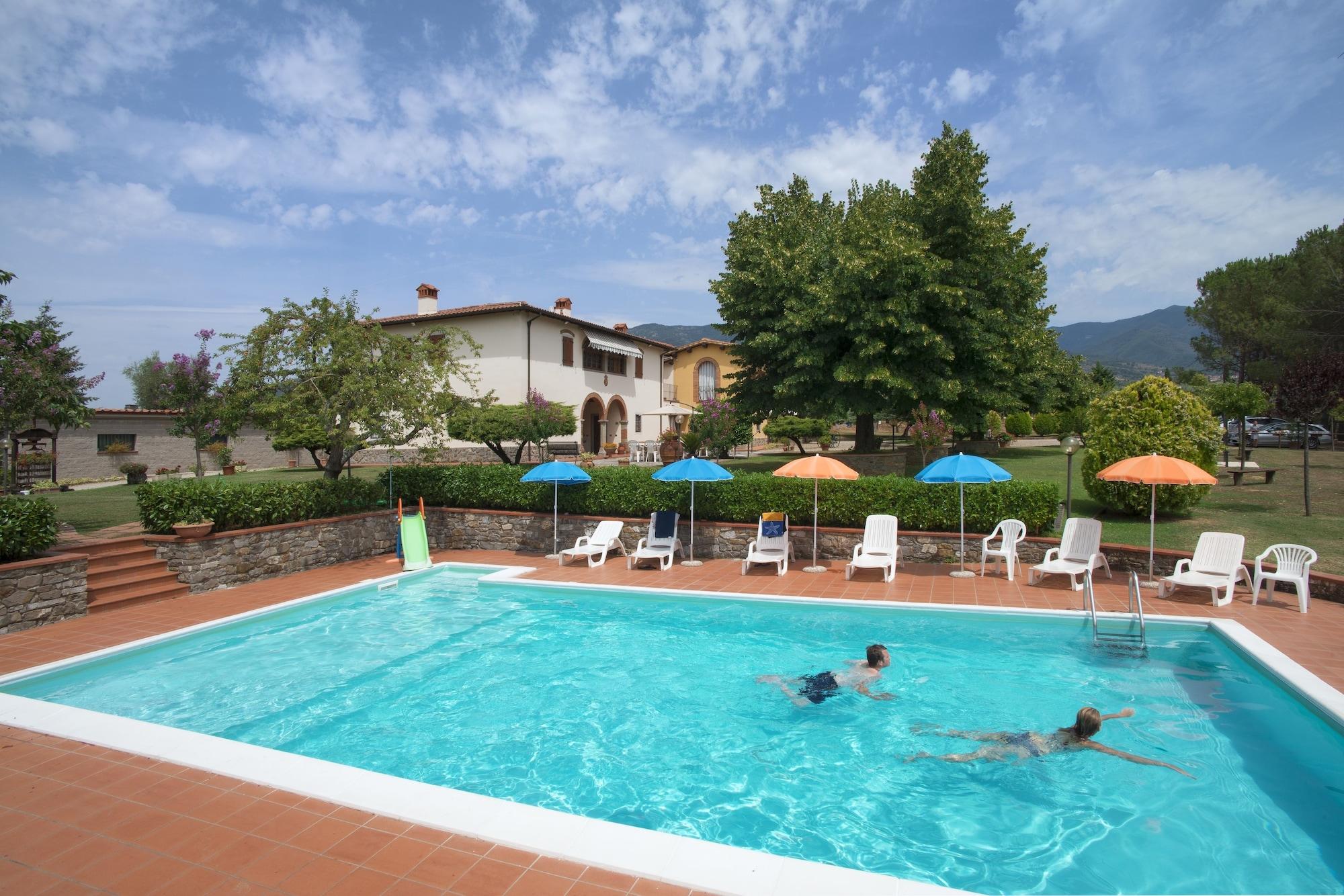 Vista Piscina Agriturismo Bellosguardo