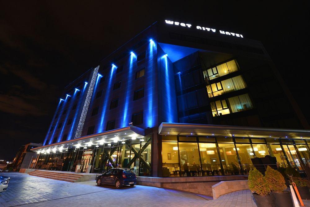 Varios West City Hotel