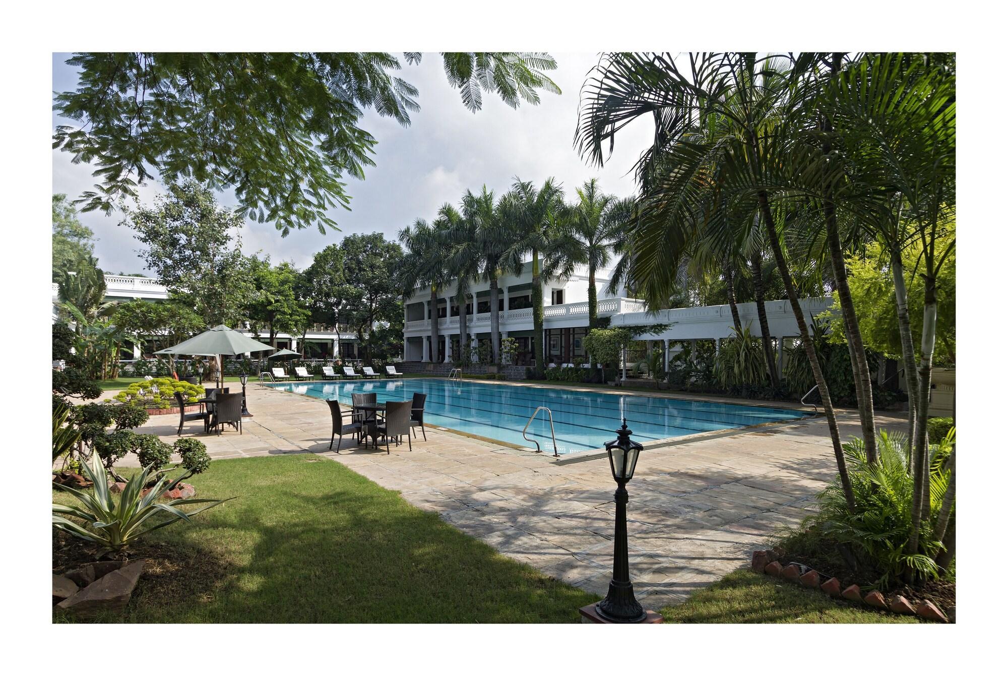 Vista Piscina Jehan Numa Palace Hotel