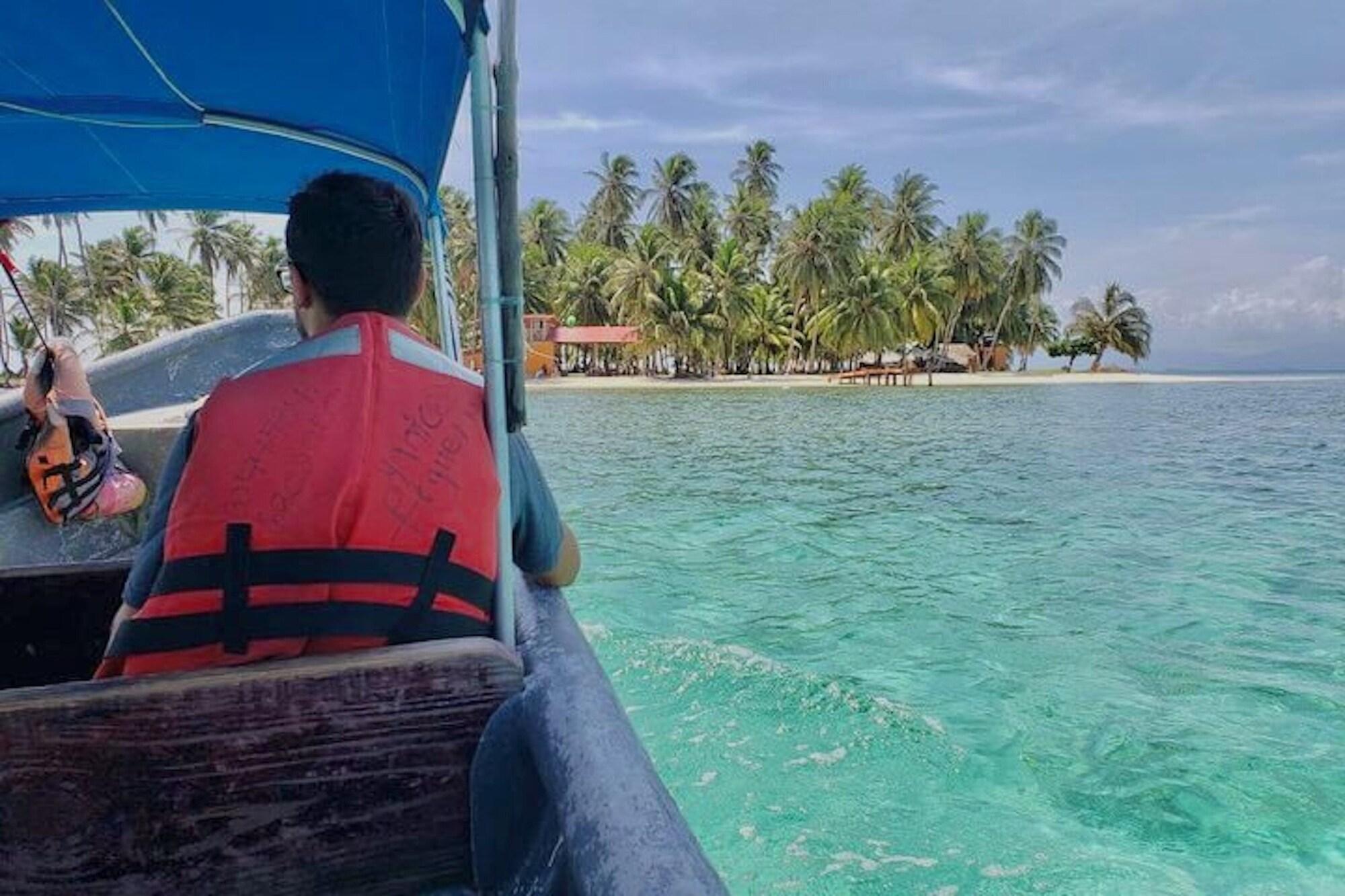 Instalaciones Recreativas Private Over-Water Cabins on San Blas Island